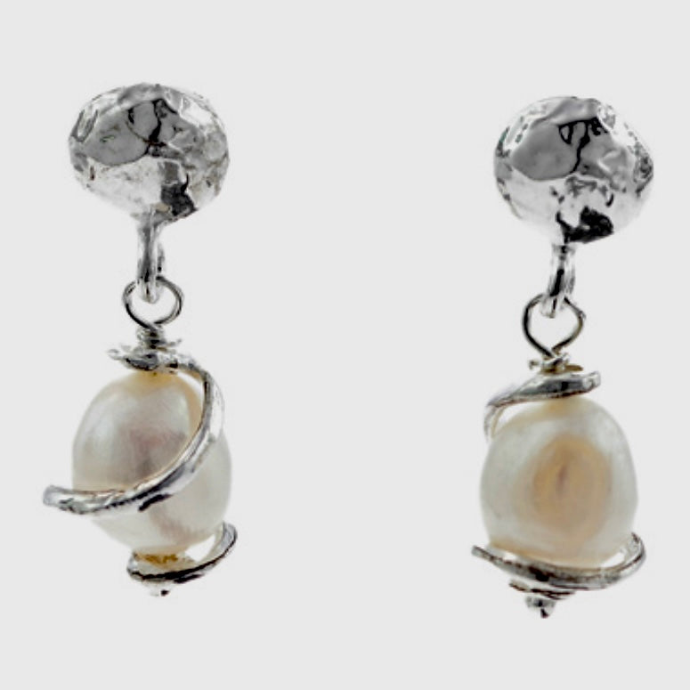 Orecchìni Nuvole petit in argento naturale e perle