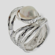 Carica l&#39;immagine nel visualizzatore di Gallery, Anello Nuvole in argento naturale e perla
